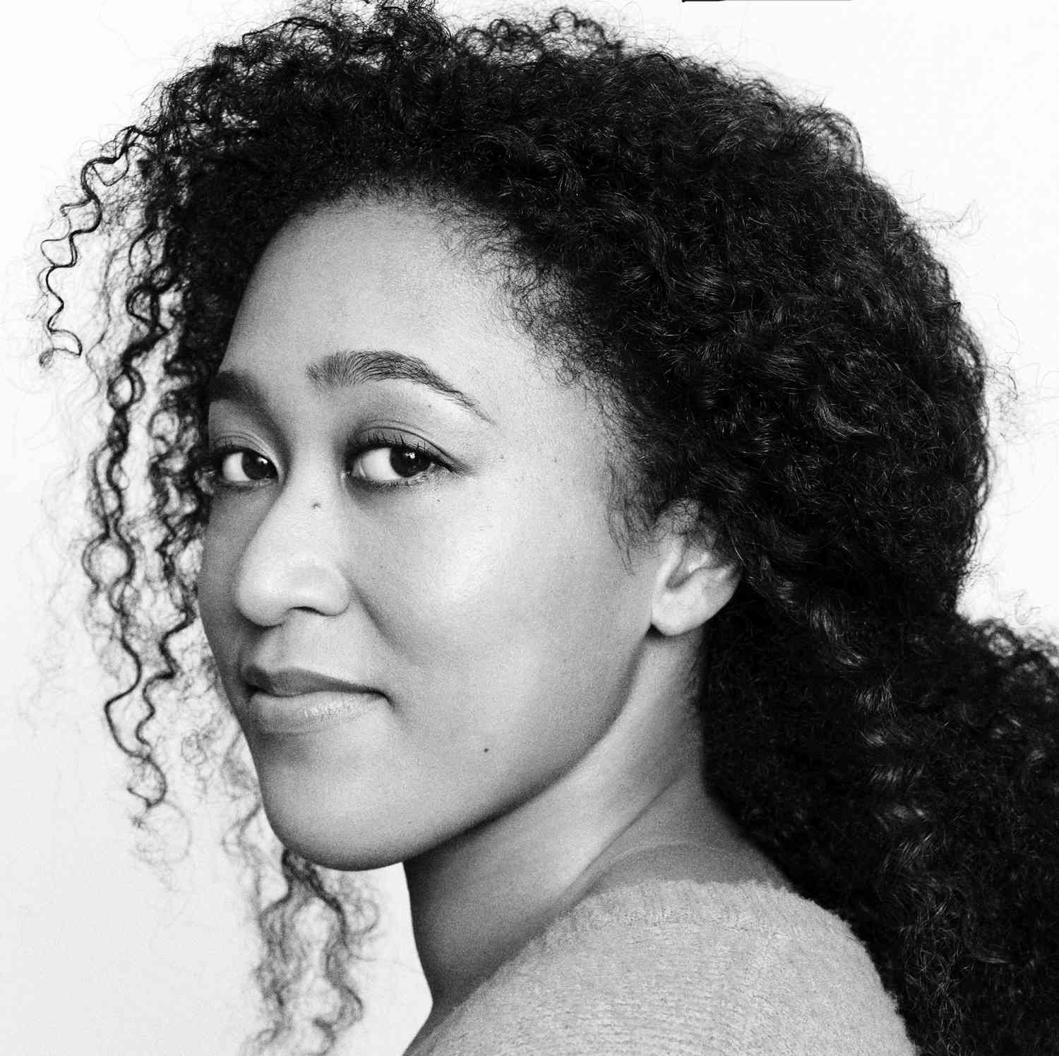 Naomi Osaka hedadshot.