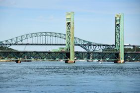 Portsmouth, New Hampshire, USA: Piscataqua River, tidal river forming the boundary of the U.S. states of New Hampshire and Maine - bridges connecting Portsmouth with Kittery, Maine - foreground Sarah Mildred Long Bridge, double deck truss bridge lift bridge on the US 1 Bypass (demolished in 2017) - background Piscataqua River Bridge, cantilevered through arch bridge on Interstate 95