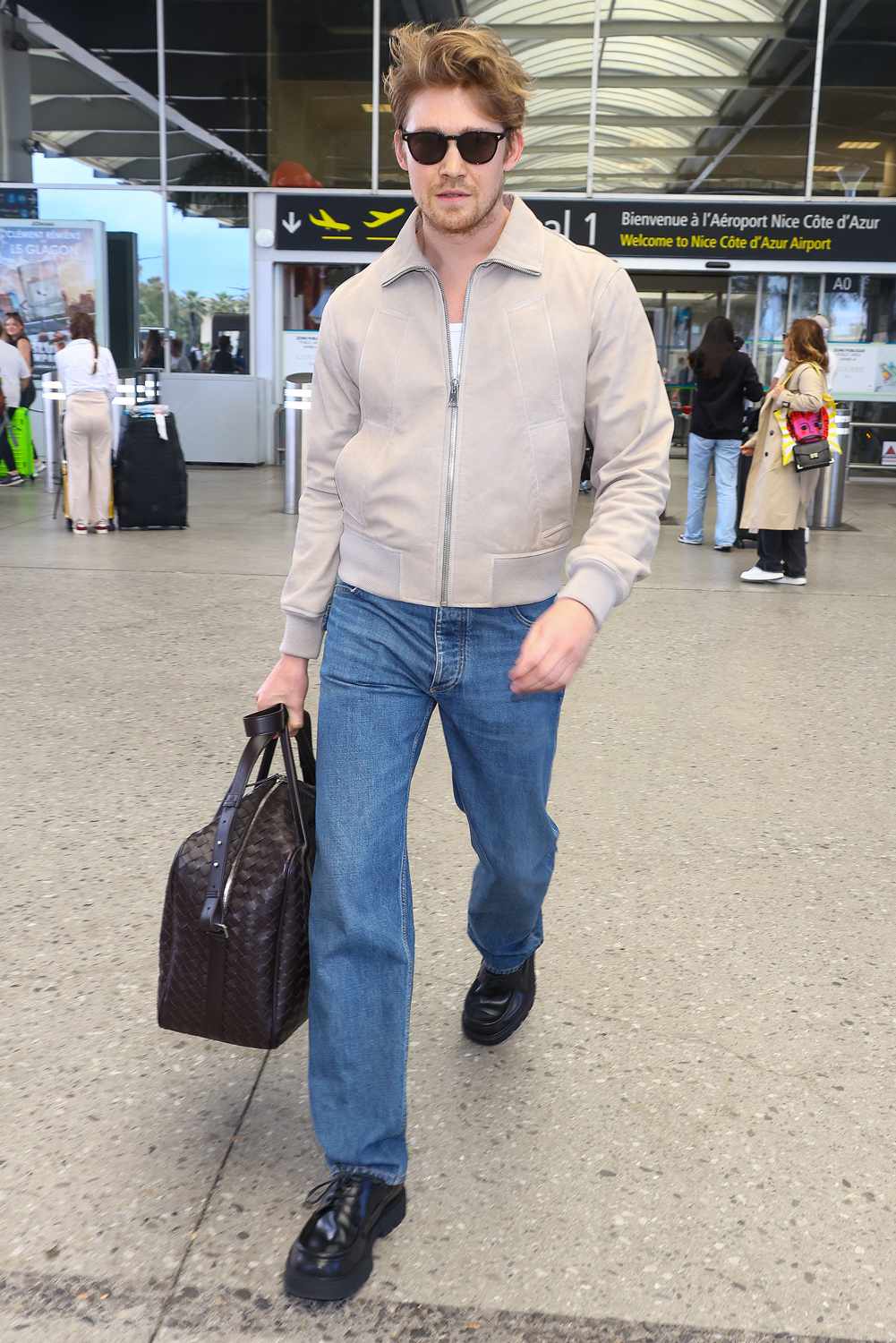 Joe Alwyn is seen at Nice Airport during the 77th Cannes Film Festival on May 16, 2024 in Nice, France