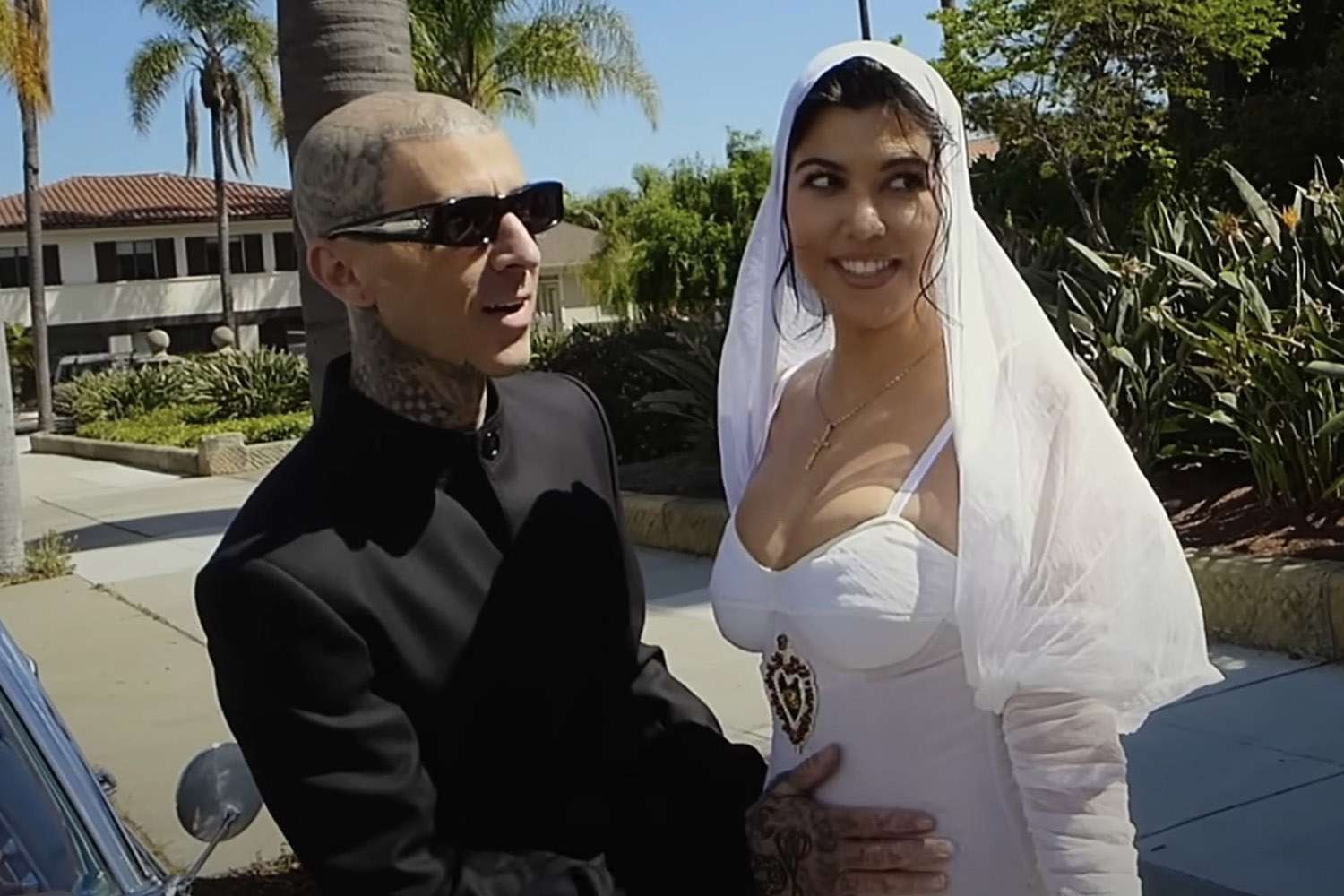 kourtney kardashian and travis barker courthouse las vegas wedding