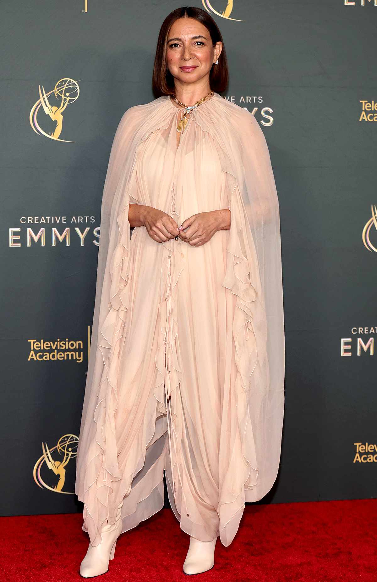 Maya Rudolph attends the 76th Creative Arts Emmys Winner's Walk