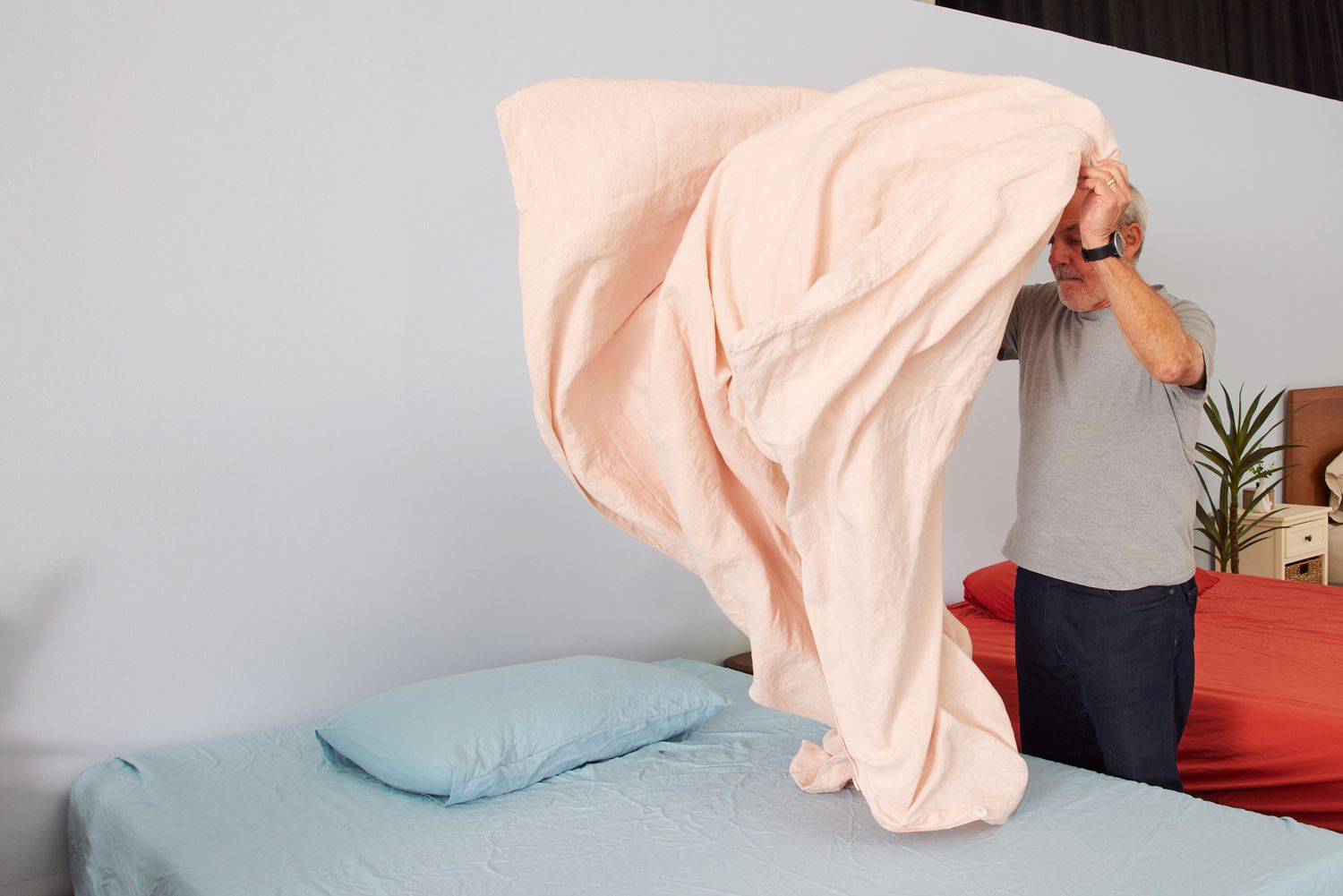 A person lifting up the Cultiver Linen Duvet Cover