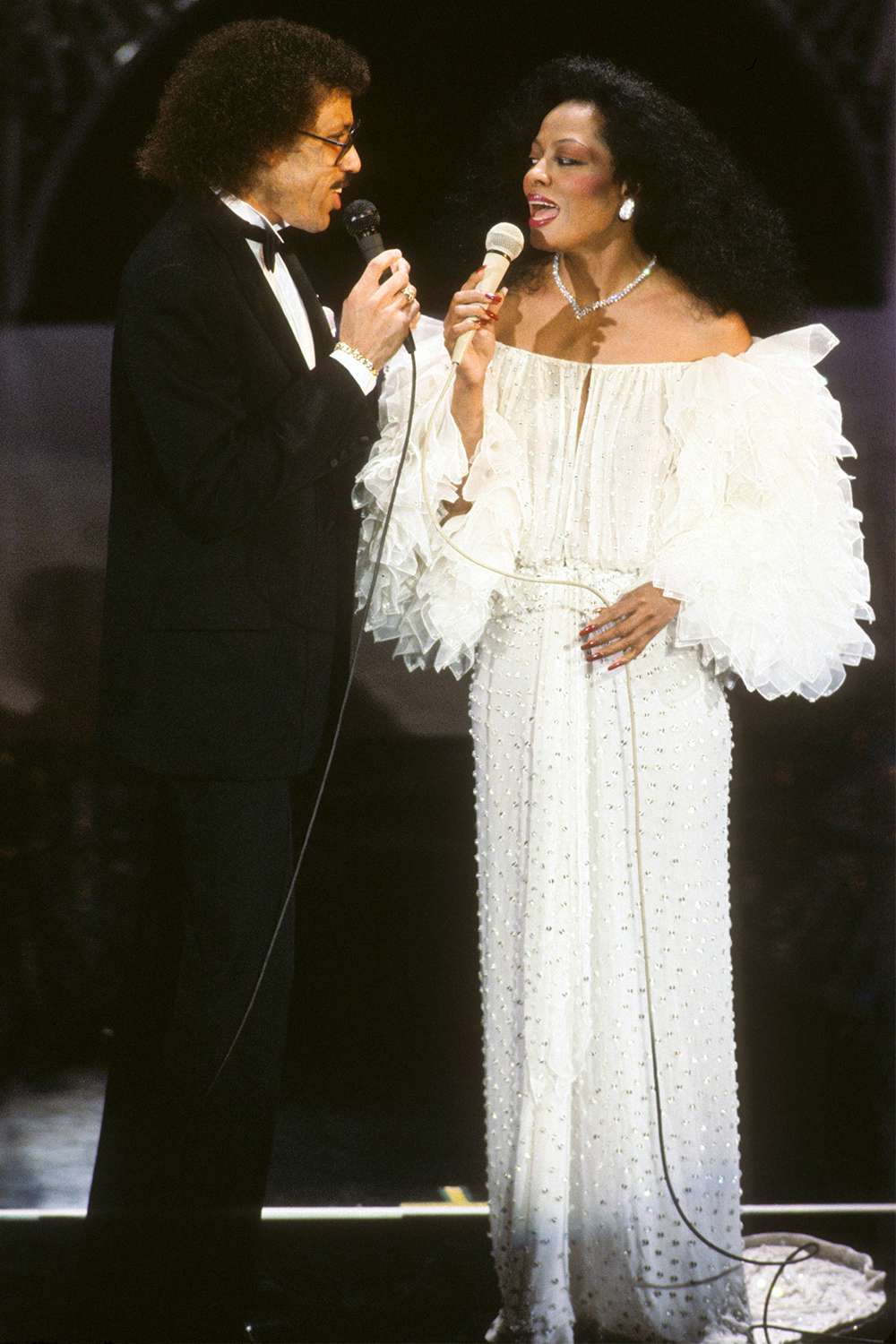 LIONEL RICHIE AND DIANA ROSS PERFORMING "ENDLESS LOVE" - THE 54TH ANNUAL ACADEMY AWARDS - Broadcast Coverage - Airdate: March 29, 1982.