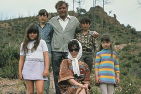 Elizabeth Taylor with Richard Burton and children Michael Wilding, Chistopher Wilding, Elisabeth Todd and Maria Burton in 1967.