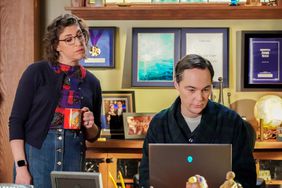 Young Sheldon, Mayim Bialik as Amy Farrah Fowler and Jim Parsons as Sheldon Cooper 