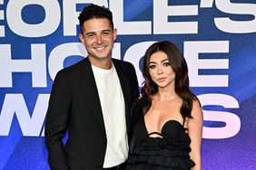 Wells Adams (L) and Sarah Hyland at the People's Choice Awards