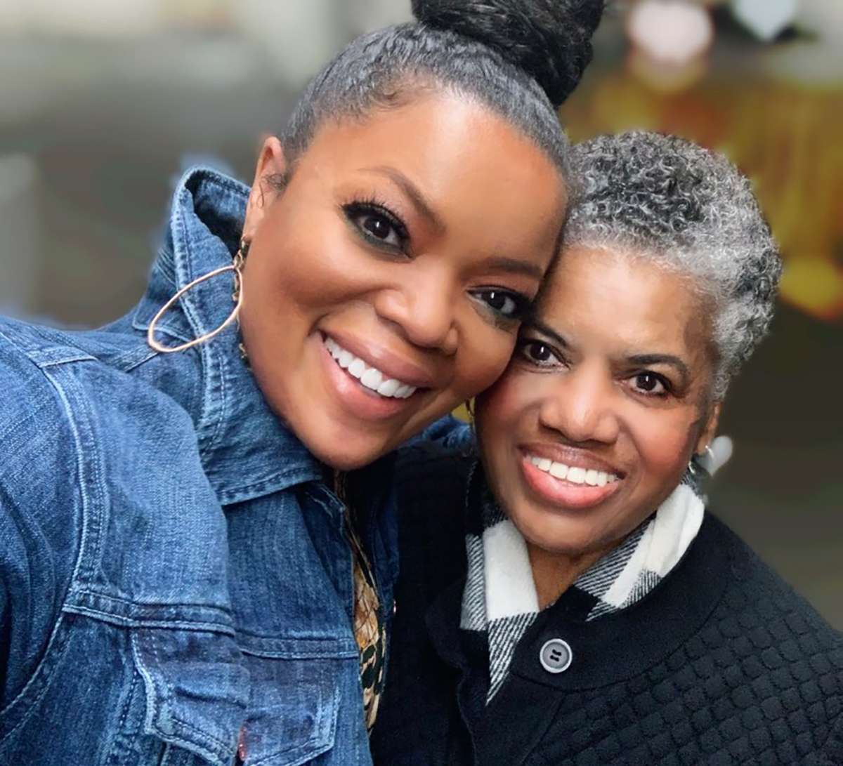 Yvette Nicole Brown and mother