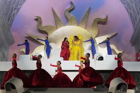 DUBAI, UNITED ARAB EMIRATES - JANUARY 21: Beyoncé and Blue Ivy performs on stage headlining the Grand Reveal of Dubai’s newest luxury hotel, Atlantis The Royal on January 21, 2023 in Dubai, United Arab Emirates. (Photo by Kevin Mazur/Getty Images for Atlantis The Royal)