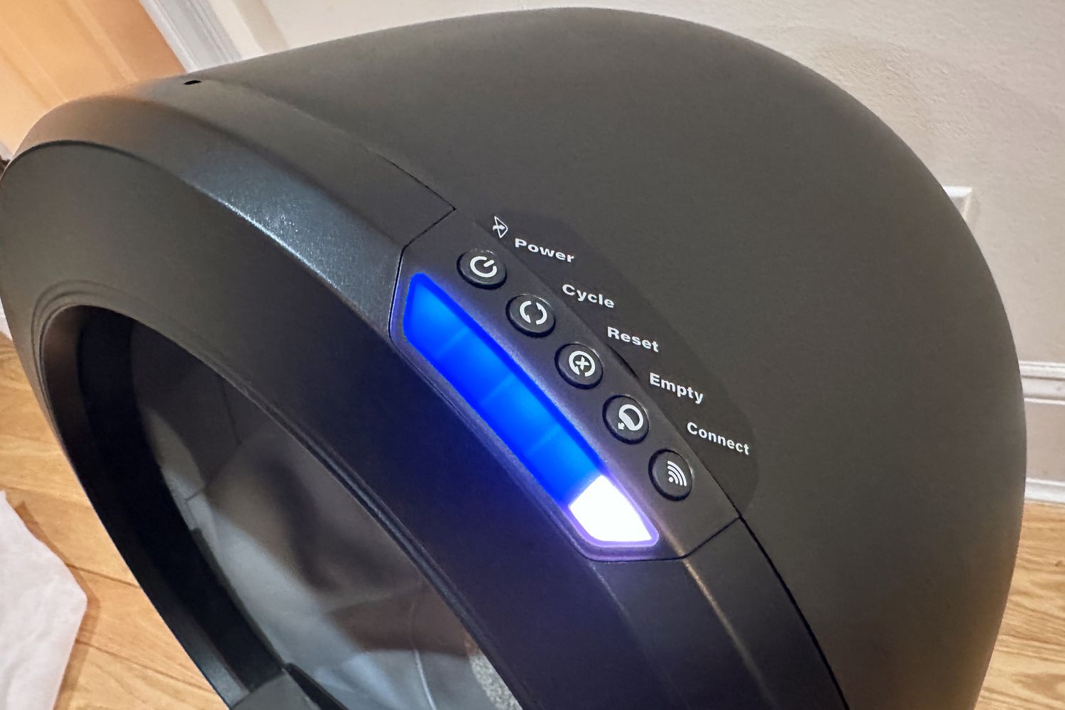 The top control panel on the Whisker Litter-Robot 4.