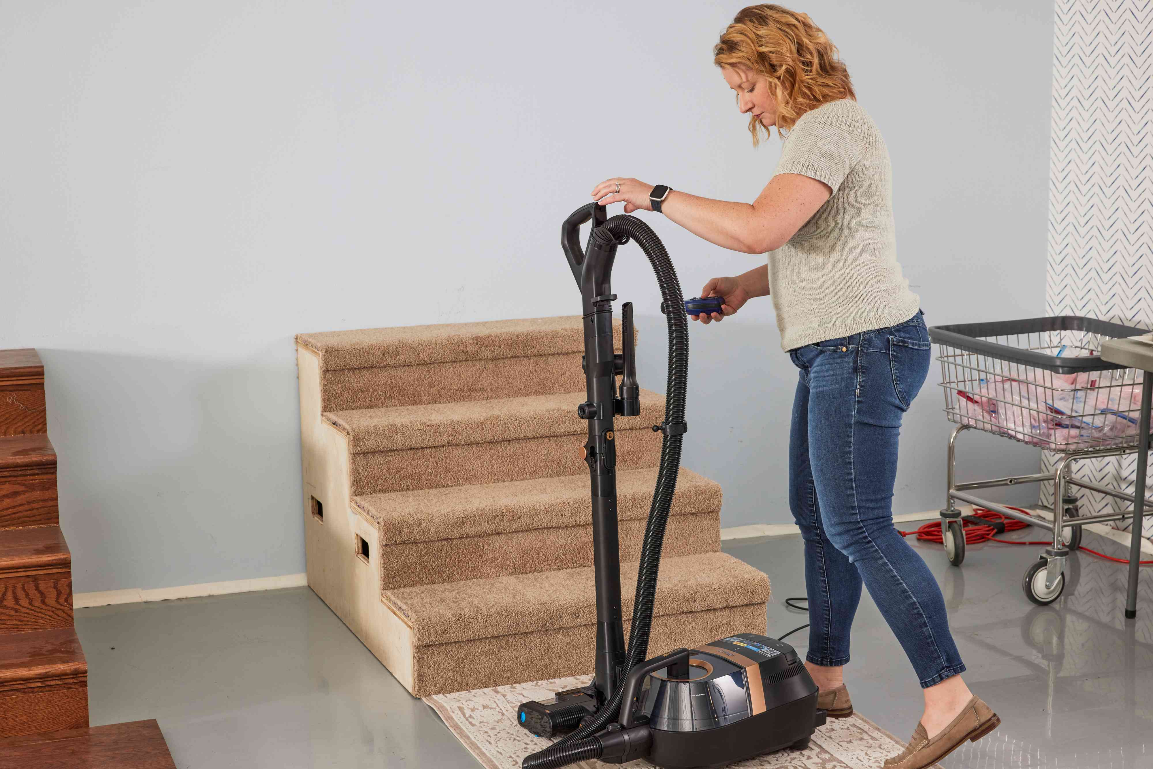 tester with the Shark CZ2001 Vertex Canister Vacuum to try on carpeted stairs