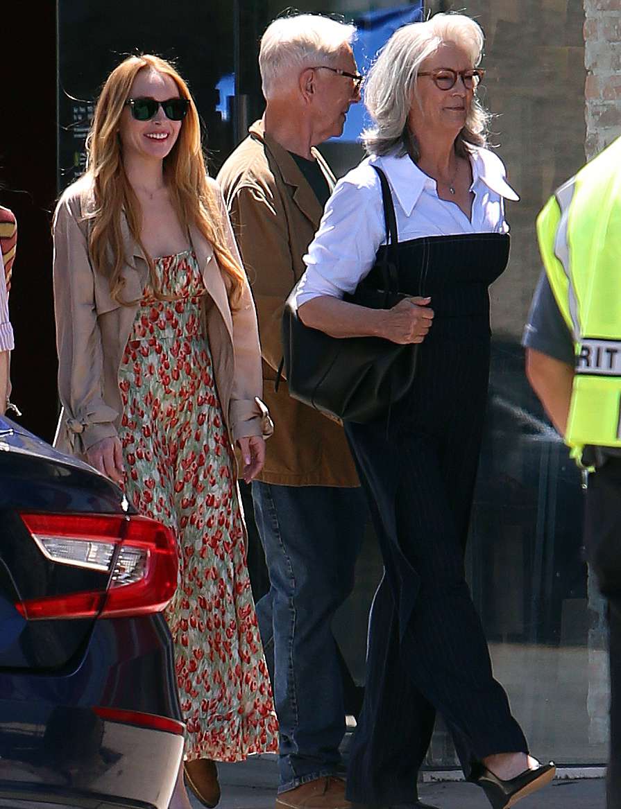  Lindsay Lohan, Jamie Lee Curtis and Julia Butters seen doing an exterior scene for Freaky Friday 2 in Los Angeles. Lohan 