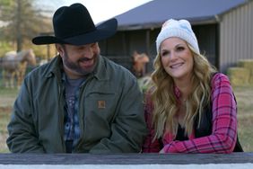 Trisha Yearwood Says Her and Garth Brooks' Wedding Cake Was a 'Near Disaster'