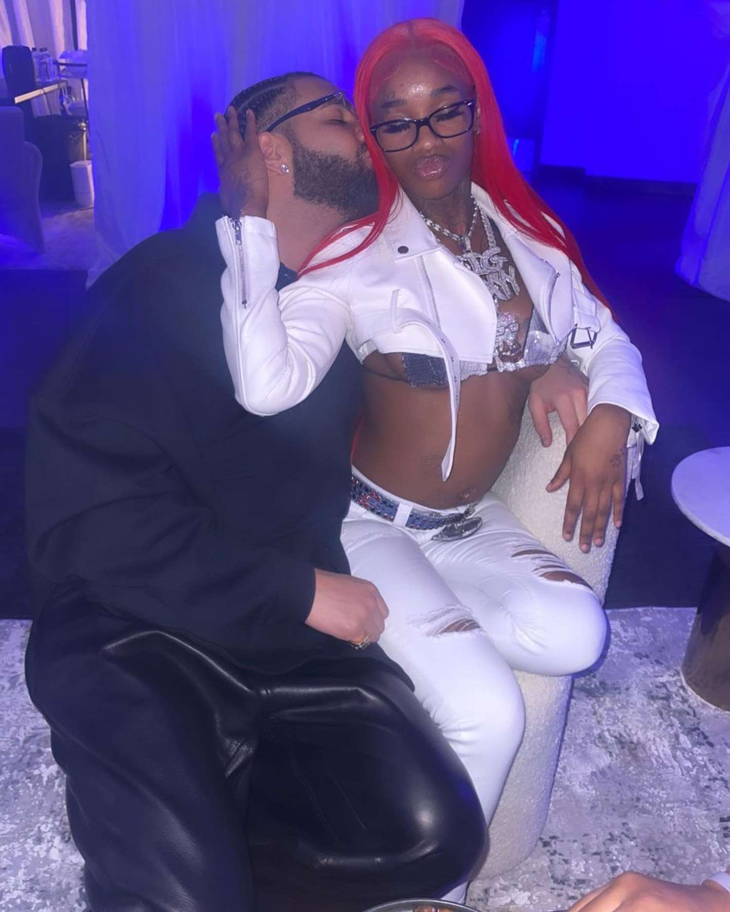 Drake Cozies Up to Rapper Sexxy Redd in Backstage Photo: 'Just Met My Rightful Wife'