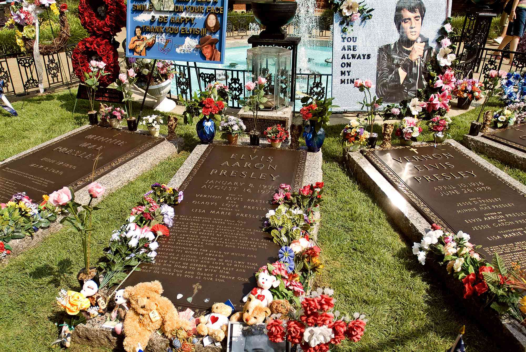 Elvis Presley's grave, Graceland, Elvis Presley Boulevard.