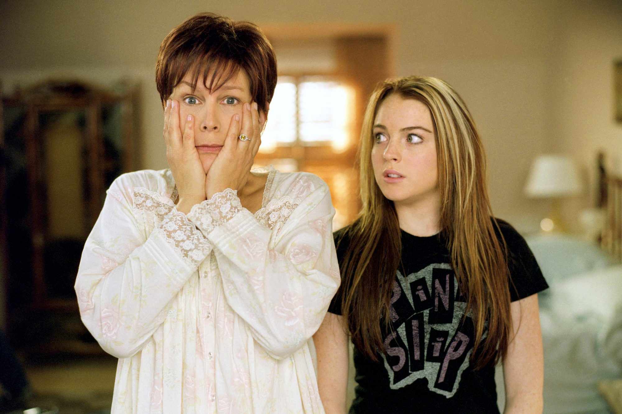 Freaky Friday Jamie Lee Curtis (L) and Lindsay Lohan