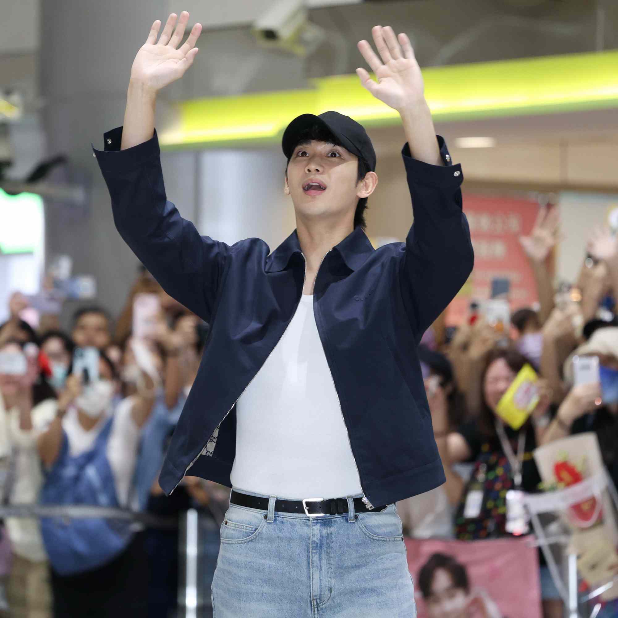  South Korean actor Kim Soo-hyun is seen at Taoyuan International Airport on July 5, 2024 in Taipei, Taiwan of China. 