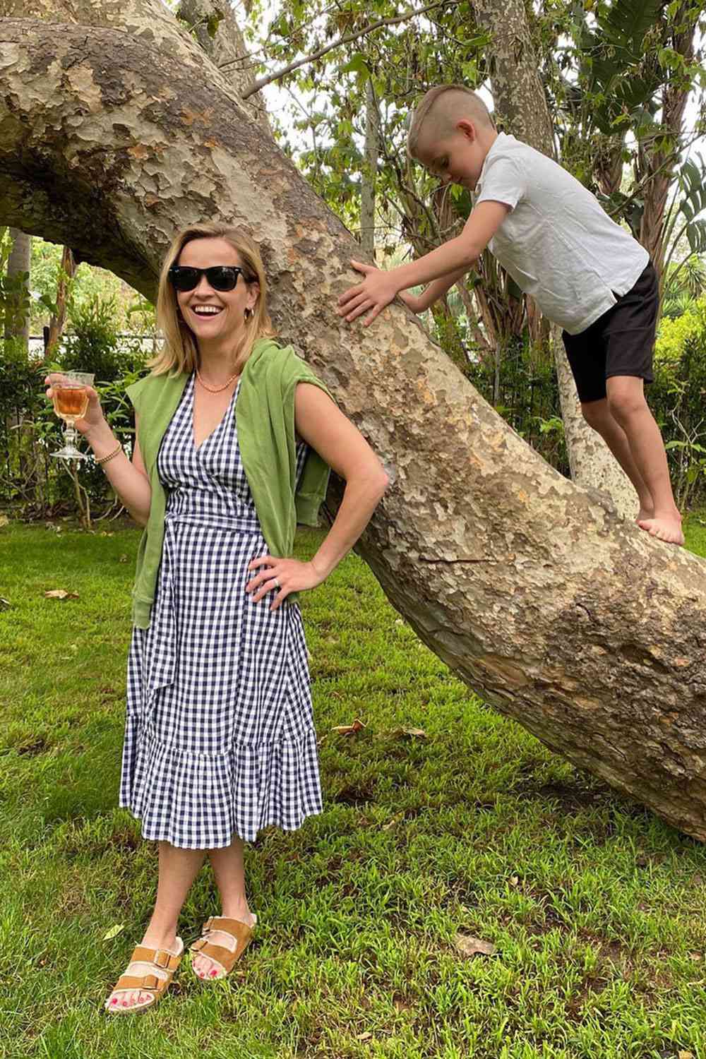 Reese Witherspoon birkenstocks