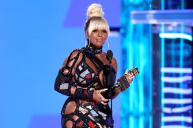 LAS VEGAS, NV - May 15: 2022 BILLBOARD MUSIC AWARDS -- Pictured: Mary J. Blige accepts the Icon Award onstage during the 2022 Billboard Music Awards at MGM Grand Garden Arena on May 15, 2022 in Las Vegas, Nevada. -- (Photo by Rich Polk/NBCU Photo Bank via Getty Images)