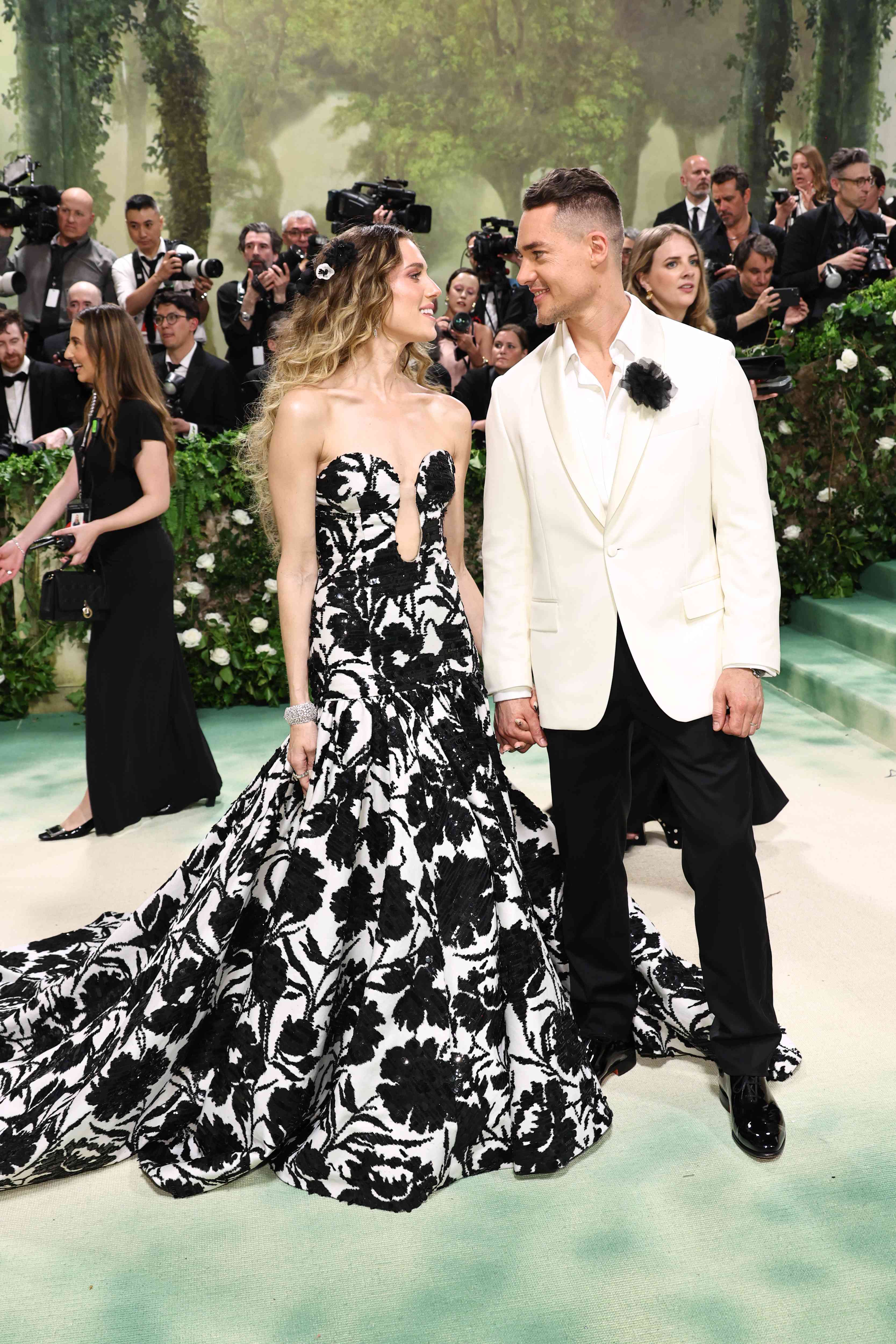 Allison Williams in Black and White Strpless Gown and Alexander Dreymon in Black and White Tuxedo