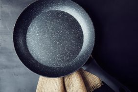 Black non-stick pan