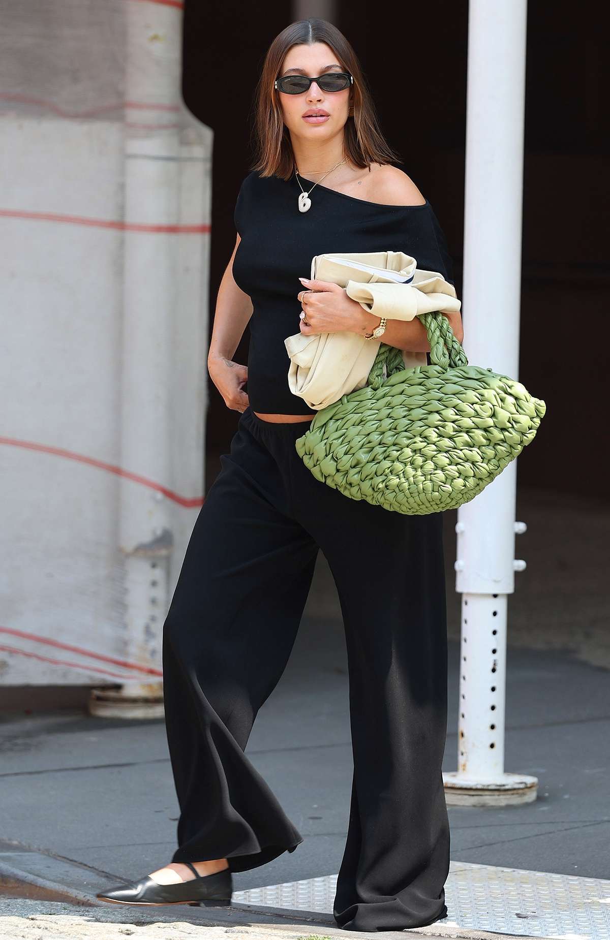 Mom to be Hailey Bieber shows off her maternity style as she steps out in Tribeca, New York. 22 JUNE 2024 