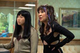 Nora Lum as Anne Yum and Sandra Oh as Jenny Yum in 20th Century Studios' QUIZ LADY, exclusively on Hulu. 