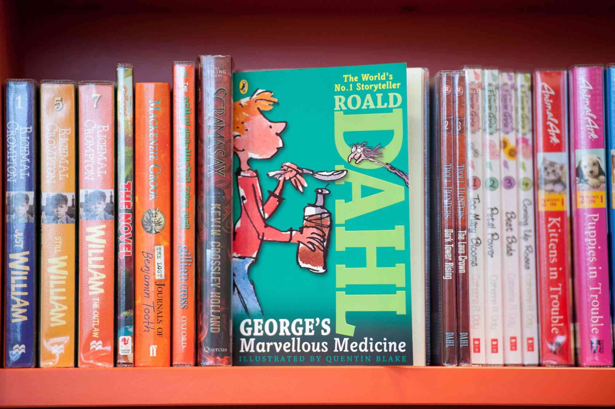 E1FEHD Roald Dahl book names George's Marvellous Medicine on shelf of a library.