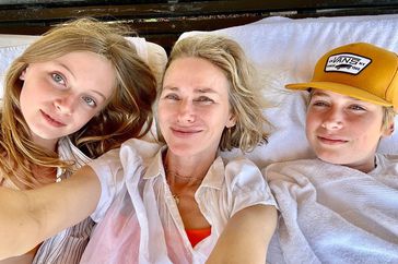 Naomi Watts with her kids