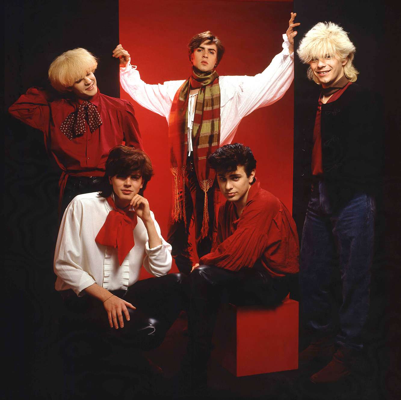 Nick Rhodes, Simon Le Bon, Andy Taylor, (front): John Taylor, Roger Taylor - posed, studio, group shot