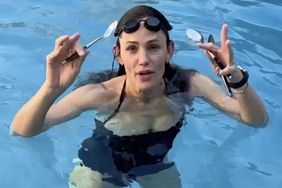 Jennifer Garner instagram pool spoons and goggles game 07 08 24
