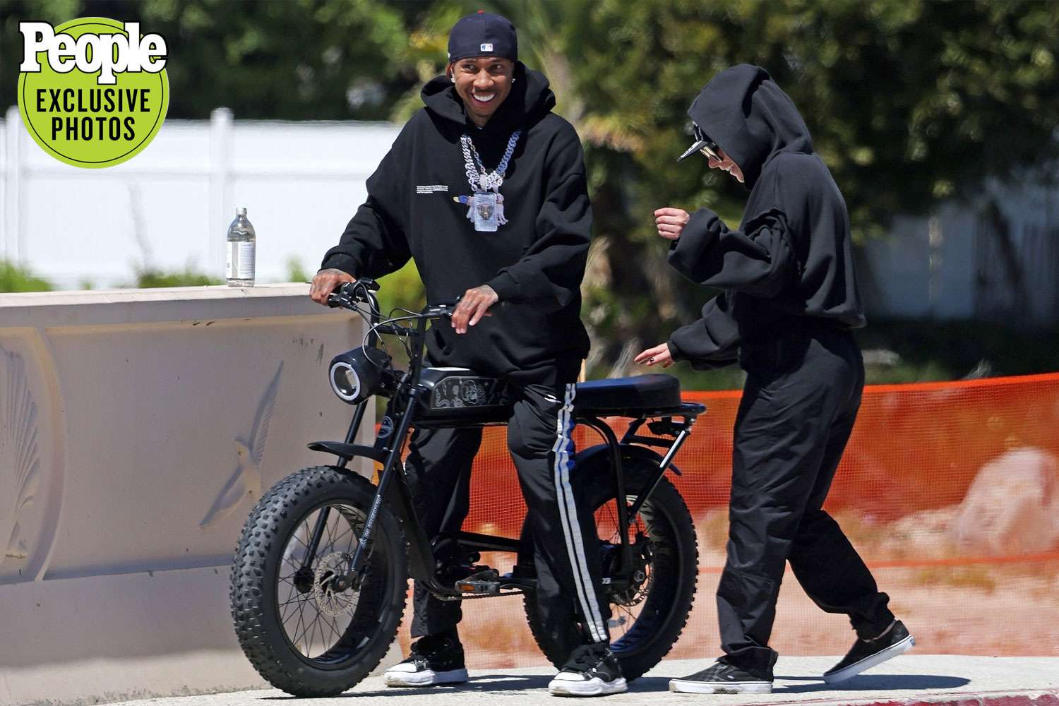 *PREMIUM-EXCLUSIVE* Malibu, CA - *EXCLUSIVE* - The punk singer and the rapper left Avril’s beach mansion and took their Super 73 electric bike racing down the boardwalk and down to the beach. The couple laughed and joked as they strolled down to the sand in matching all black hooded track suits. The couple then rode back to the mansion that Avril’s just put on the market for $12 millions dollars. Avril’s ex, Mod Sun’s Mercedes G Wagon has been relegated from inside the property to outside on the road and Tyga’s black Mercedes Maybach sedan has taken its place. A sign that the ‘Sk8er Boi’ singer has well and truly moved on. Mod Sun who was taken aback by their split is currently touring and hasn’t had a chance to collect his vehicle. Pictured: Avril Lavigne, Tyga BACKGRID USA 1 APRIL 2023 USA: +1 310 798 9111 / usasales@backgrid.com UK: +44 208 344 2007 / uksales@backgrid.com *UK Clients - Pictures Containing Children Please Pixelate Face Prior To Publication*