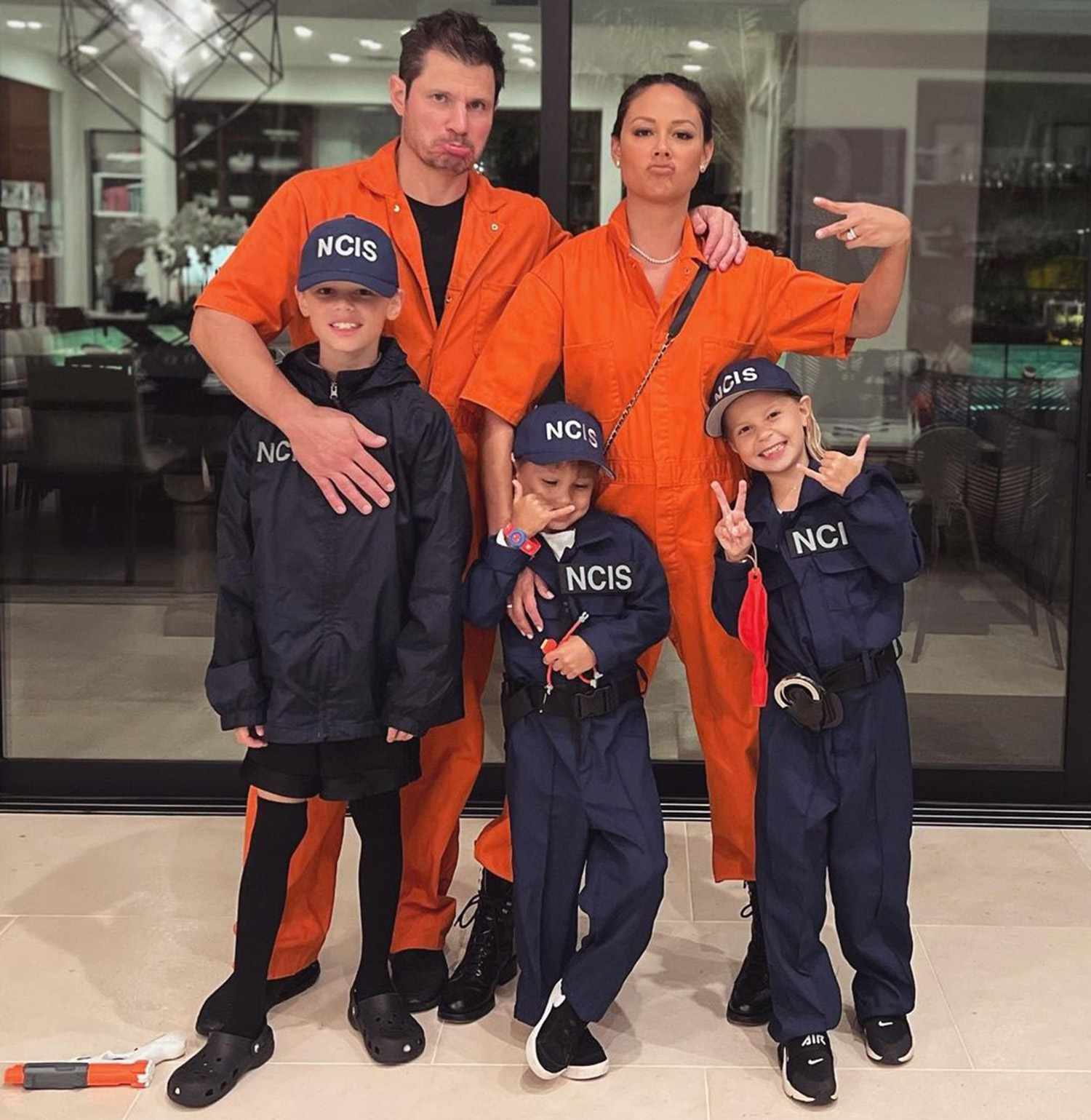 https://www.instagram.com/p/CkT9EvbSdry/ vanessalachey Verified Orange you glad we escaped! Seriously though, when Brooklyn said she wanted to “be like Mama” my heart melted! Credit: Vanessa Lachey Instagram