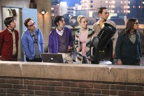 "The Comet Polarization" - Pictured: Howard Wolowitz (Simon Helberg), Leonard Hofstadter (Johnny Galecki), Rajesh Koothrappali (Kunal Nayyar), Penny (Kaley Cuoco), Sheldon Cooper (Jim Parsons) and Amy Farrah Fowler (Mayim Bialik). Sheldon's comic book store experience changes when writer Neil Gaiman puts Stuart's store on the map. Also, Koothrappali takes credit for Penny's astronomical discovery and friendships are threatened, on THE BIG BANG THEORY, Thursday, April 19 (8:00-8:31 PM, ET/PT), on the CBS Television Network. Photo: Jordin Althaus/Warner Bros. Entertainment Inc. ÃÂ© 2018 WBEI. All rights reserved.