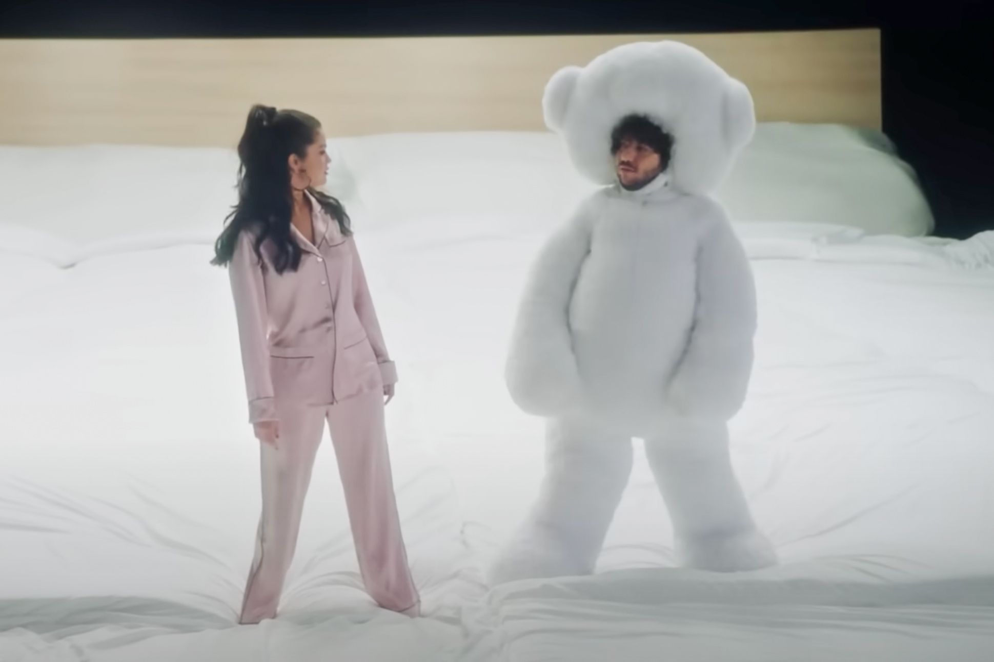 benny blanco, Tainy, Selena Gomez, J Balvin - I Can't Get Enough (Official Music Video)