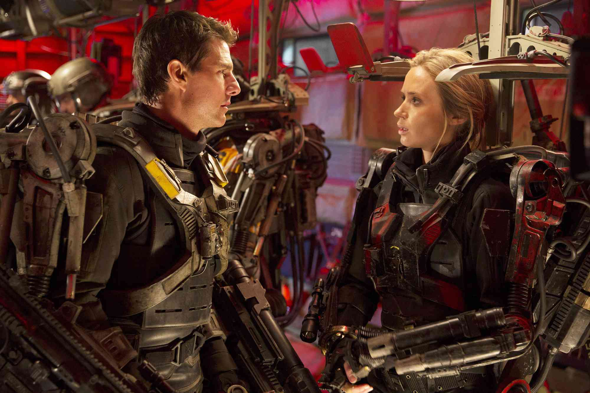 EDGE OF TOMORROW, from left: Tom Cruise, Emily Blunt, 2014