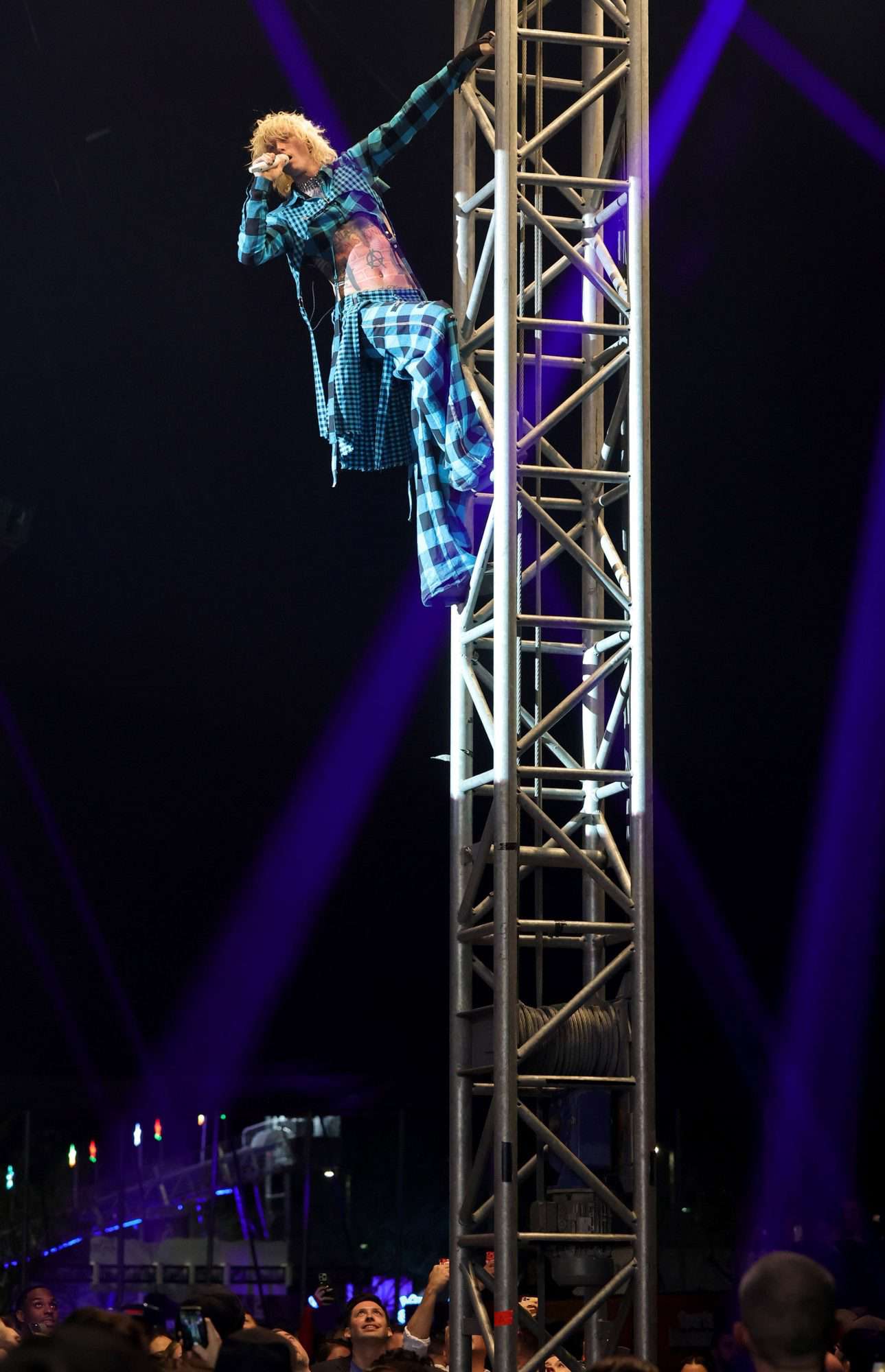 SCOTTSDALE, ARIZONA - FEBRUARY 11: Machine Gun Kelly climbs a lighting truss as he performs during the 2023 Sports Illustrated Super Bowl Party at Talking Stick Resort on February 11, 2023 in Scottsdale, Arizona. (Photo by Ethan Miller/Getty Images)