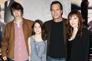 Bill Paxton with wife Louise Paxton, children James Paxton and Lydia Paxton attend the premiere of HBO's "Big Love" at the Directors Guild of America on January 12, 2011 in Los Angeles, California.