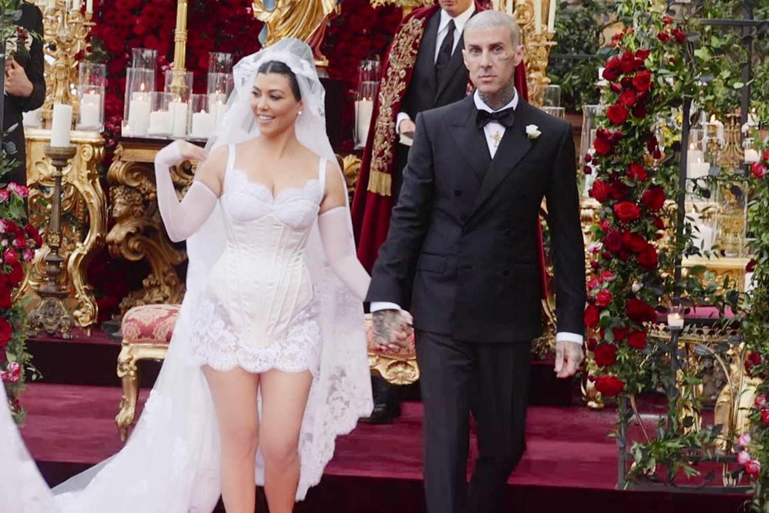 kourtney kardashian travis barker wedding italy