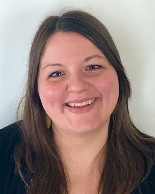 Photo of Lyndsie Standerwick, MA, LMFT, RPT, Marriage & Family Therapist