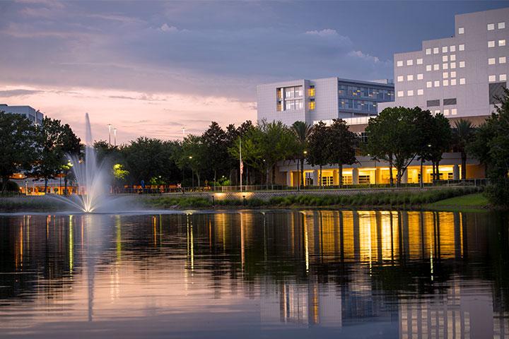 Evening photo of Mayo Clinic's campus in Jacksonville, Florida