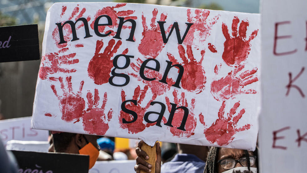 Haitians demonstrate on December 10, 2020, in Port-au-Prince, on the occasion of International Human Rights Day, demanding their right to life in the face of an upsurge in kidnappings perpetrated by gangs.