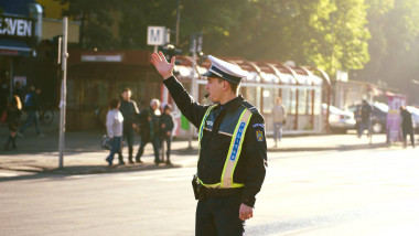 politist in trafic_fb politia romana