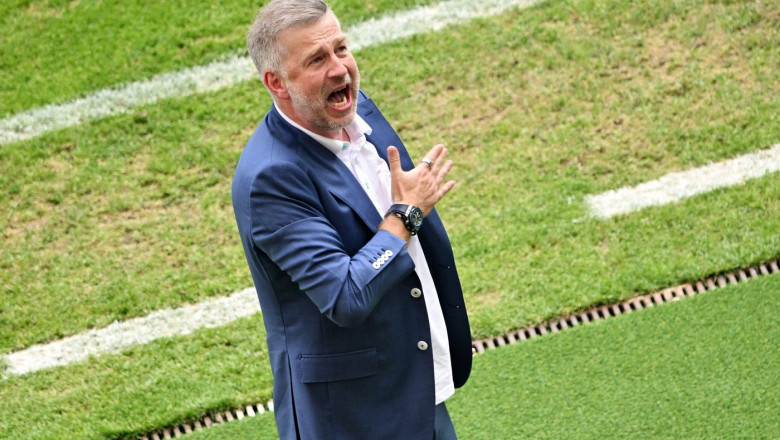 26 June 2024, Hesse, Frankfurt/M.: Soccer, UEFA Euro 2024, European Championship, Slovakia - Romania, Preliminary round, Group E, Matchday 3, Frankfurt Arena, Romania's coach Edward Iordanescu celebrates after the 1:1. Photo: Torsten Silz/dpa