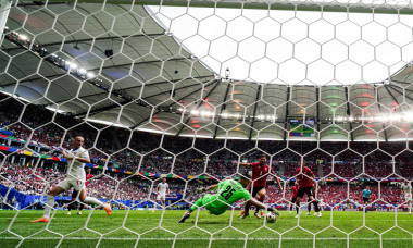 Giorgi Mamardashvili (Georgien, #25) haelt Torschuss/Torchance Vaclav Cerny (Tschechien, #17), Remote/HintertorkameraGER, Georgien vs. Tschechien, Fussball Europameisterschaft, UEFA Euro 2024, Spieltag 2, 22.06.2024Foto: Eibner-Pressefoto/Marcel von F