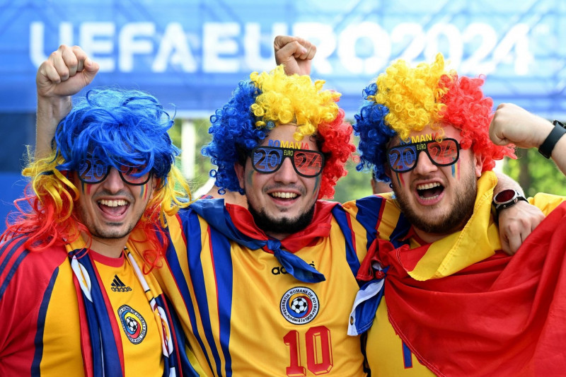 26 June 2024, Hesse, Frankfurt/Main: UEFA Euro 2024, European Championship, Slovakia - Romania, preliminary round, Group E, match day 3, Frankfurt Arena, Romanian fans before the match. Photo: Torsten Silz/dpa