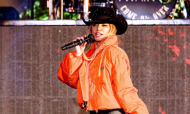 Shania Twain, în body și dres de plasă, pe scenă, la 58 de ani. Show electrizant la câteva zile de la Festivalul Glastonbury