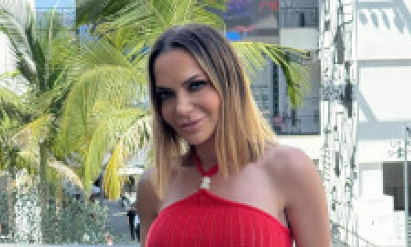 Are 2 copii, împlinește 42 de ani, dar pare tot puștoaică. Andreea Antonescu, în costum de baie pe o plajă din California