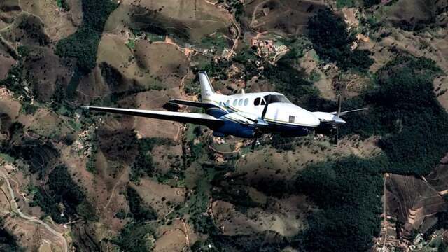 Acompanhe neste videográfico como ocorreu o acidente aéreo que matou a cantora Marília Mendonça e outros quatro ocupantes do bimotor Beechcraft C90A. A tragédia aconteceu na sexta-feira, 5 de novembro, em Piedade de Caratinga. Peritos da Aeronáutica tentam agora descobrir o motivo para o piloto estar voando a baixa altitude, o que causou a colisão com o cabo de uma torre de transmissão.