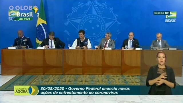 A Secretaria de Comunicação do Palácio do Planalto não deixou que o ministro da Saúde, Luiz Henrique Mandetta, respondesse a um questionamento sobre o 'tour' do presidente. Contrariando recomendações do Ministério da Saúde, Bolsonaro saiu às ruas e cumprimentou apoiadores.