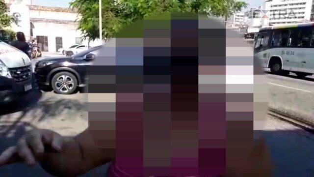 Mulher diz que filho ferido foi levado por policiais no caveirão. Imagens: Fabiano Rocha